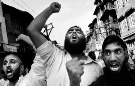 Wij zijn de beste! (en de meest gewelddadige). Dit krijg je als je je niet aan de islmatische regels houdt...