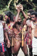 Allerlei onbeschaafde mensen wisten ons kouwe kikkerlandje te vinden..